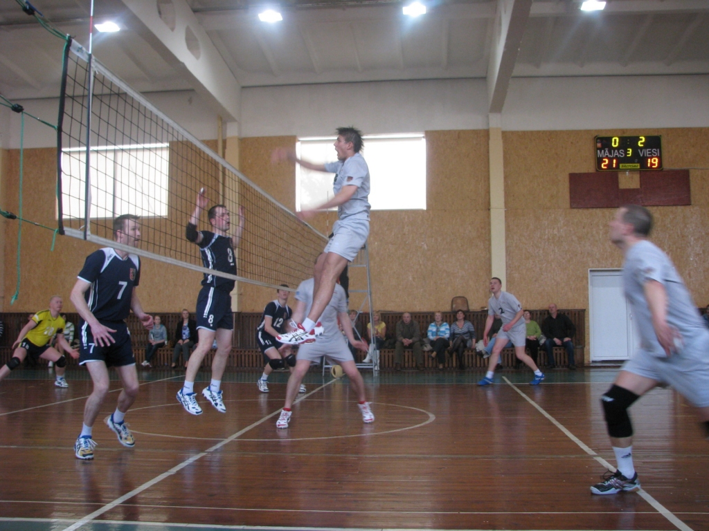 Vecumnieku volejbolisti zaudēja 1:3, toties veiksmes diena bija Jēkabpils volejbolistiem, kas svinēja uzvaru.
Autors: Juris Iļņickis