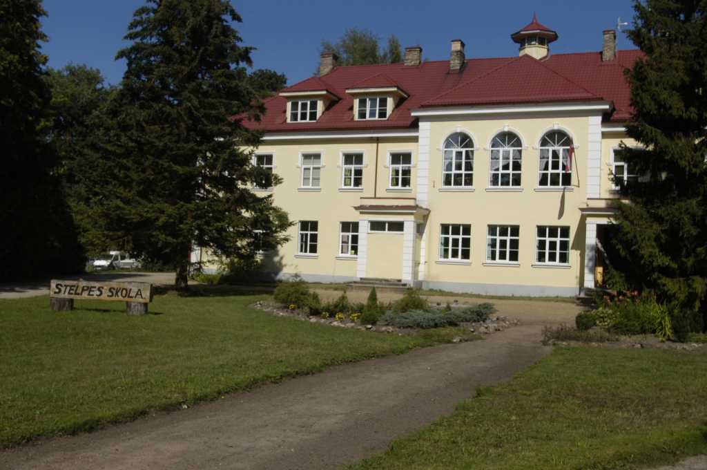 Konference par lauku skolu iespēju pastāvēt un attīstīties, iesaistoties Eiropas Savienības (ES) līdzekļu apguvē, 8. aprīlī notiek Stelpes pamatskolā. 
Autors: No «Bauskas Dzīves» arhīva.