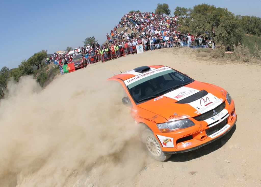 LMT rallija komandas ekipāža baušķenieks Andis Neikšāns un Pēteris Dzirkals Portugāles rallijā.
Autors: J. Barbars, www.rallyemotions.net