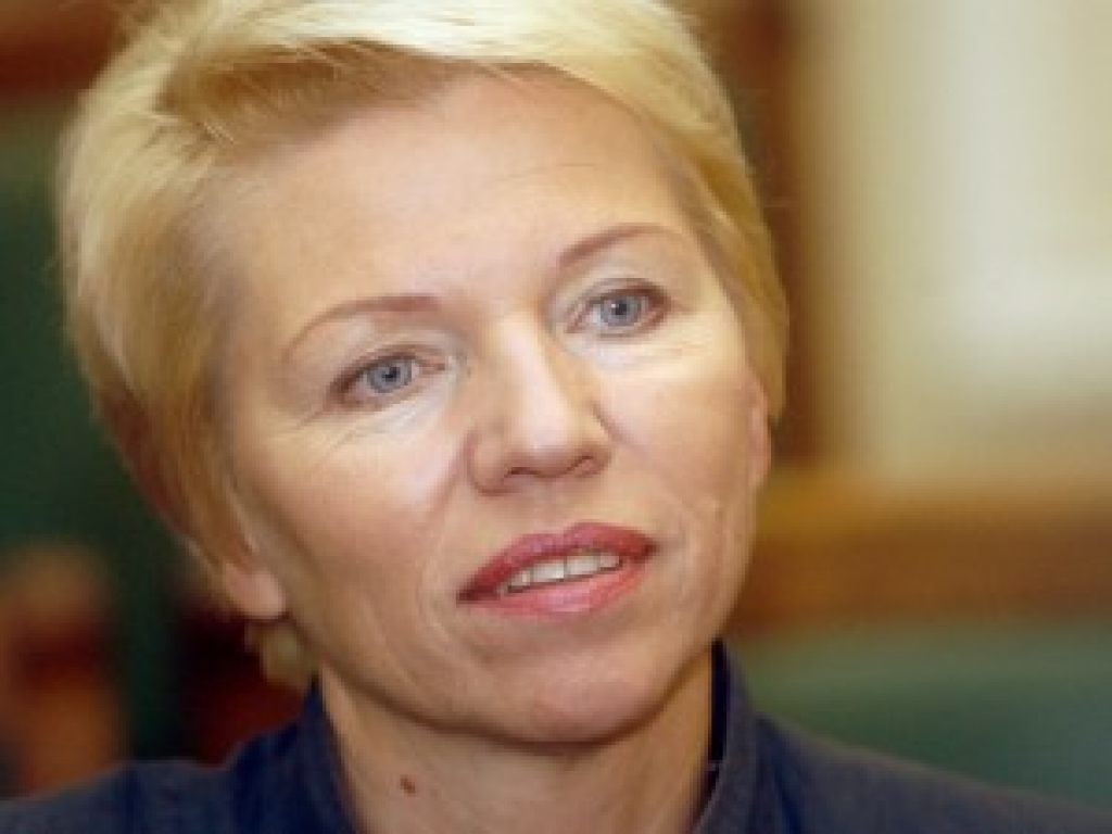 Izglītības ministre Tatjana Koķe (ZZS) pieļauj iespēju, ka taupības nolūkos nākamgad skolotāju skaitu varētu samazināt par aptuveni 2000.
Autors: www.apollo.lv
