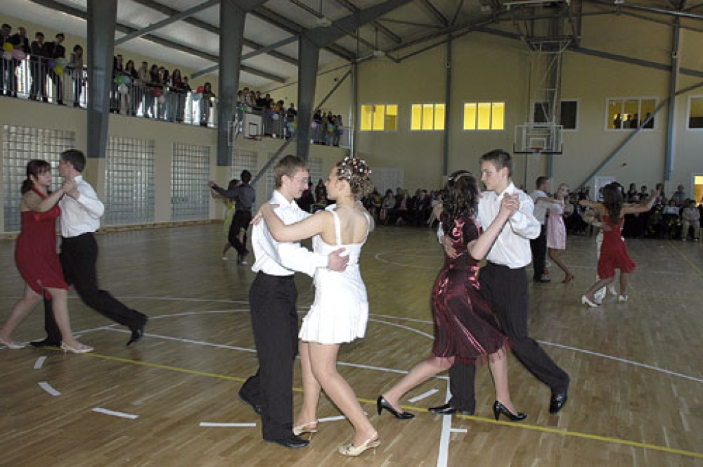 Sportisku un jautru jaunās ēkas atklāšanai veltītu koncertu sniedza Griķu pamatskolas audzēkņi. Priekšnesumu bija sagatavojuši arī pedagogi.
