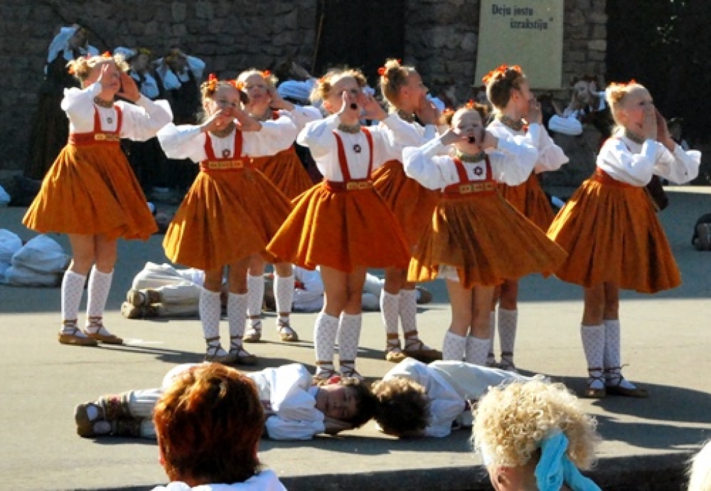 Deju modelēšanas koncerts ir lieliska iespēja izjust to garu, kādam jābūt Daugavas stadionā nākamgad.
Autors: Uldis Varnevičs