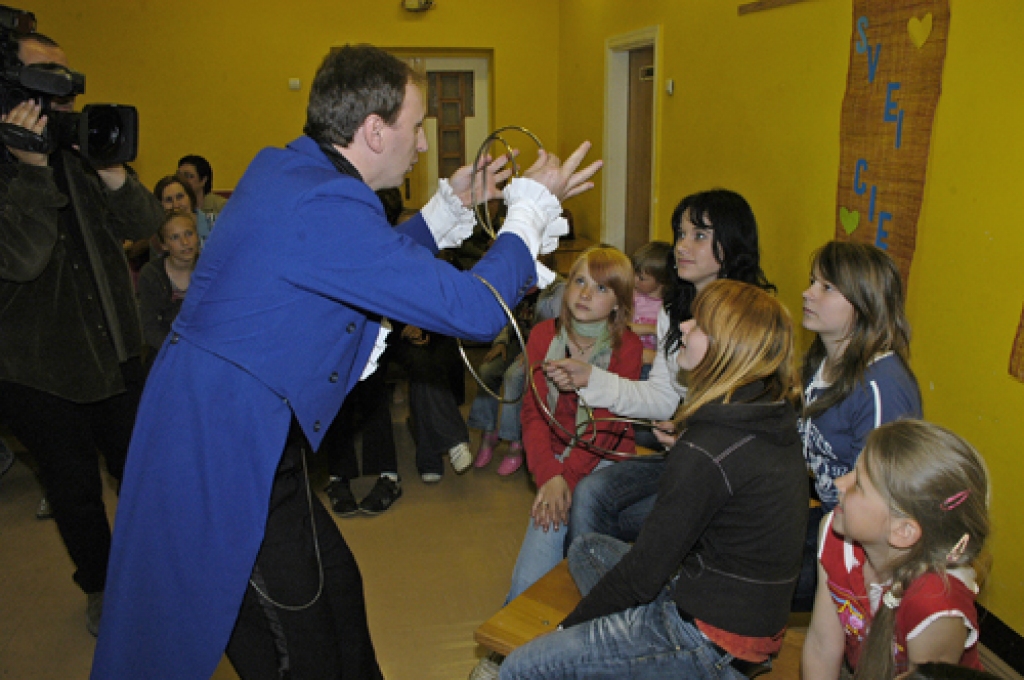 Liekot noticēt brīnumiem, Jeļena un Genādijs Paļčevski iepriecināja Bauskas bērnunama «Annele» iemītniekus.
Autors: Ivars Bogdanovs