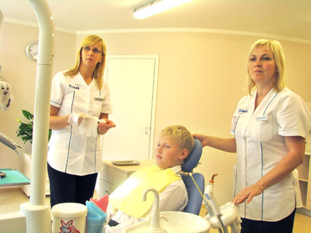 Bauskas 2. vidusskolā iekārtots Latvijas mācību iestādēs pagaidām modernākais zobārstniecības kabinets.
Autors: no «Bauskas Dzīves» arhīva