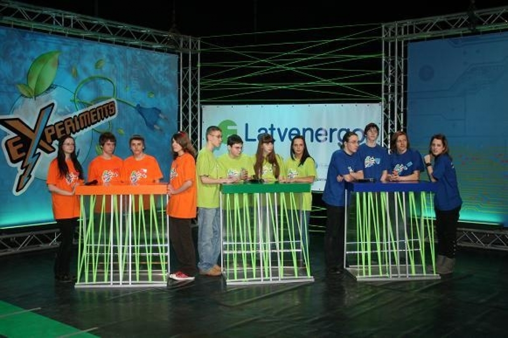 Bauskas, Gulbenes un Rīgas skolu komandas televīzijā «Latvenergo» rīkotajā konkursā.
Autors: Publicitātes foto.