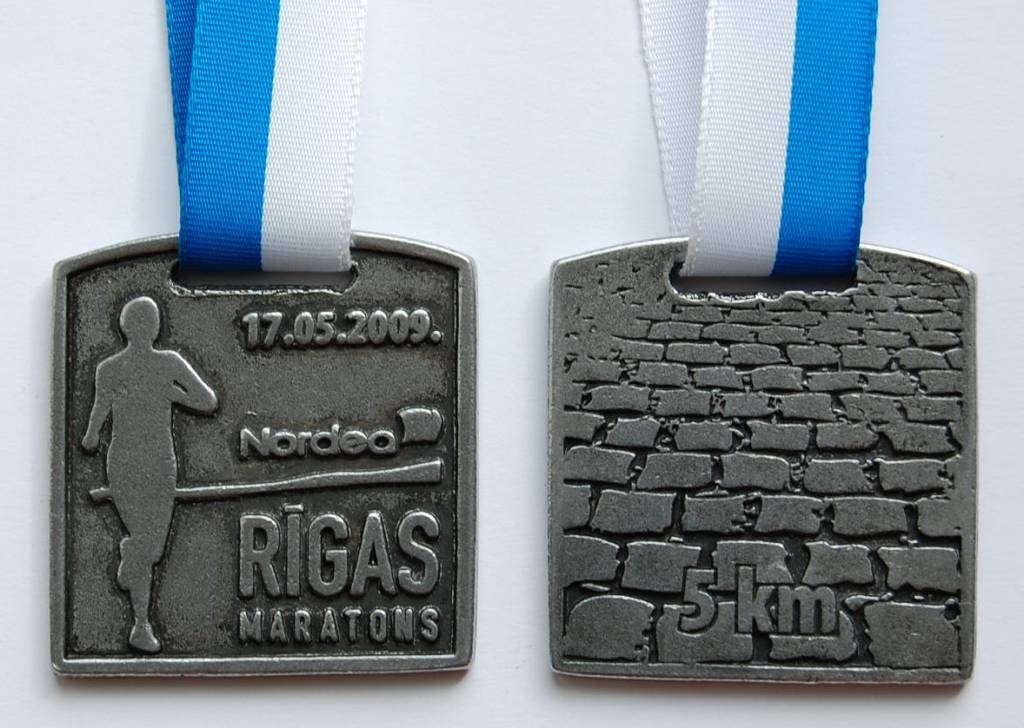 Medaļas visiem 5 km distanci veikušajiem.
Autors: no SIA «GEKA» arhīva