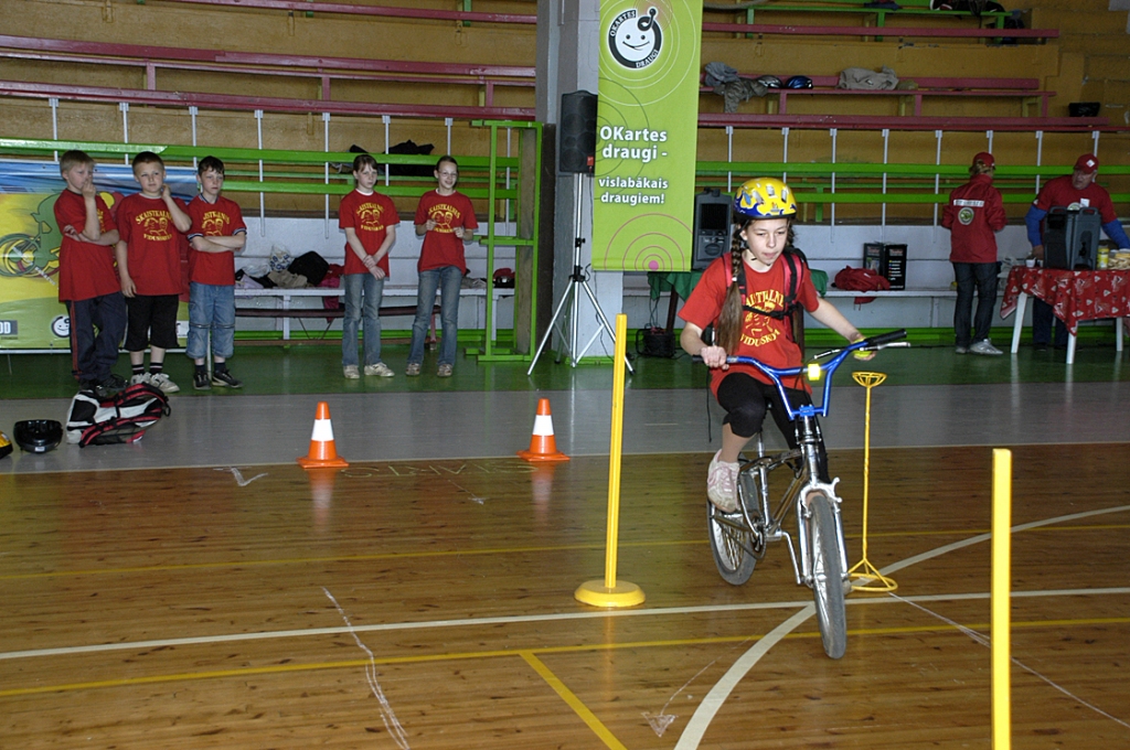 Ceļu satiksmes drošības direkcijas (CSDD) rīkotās sacīkstes Bauskā notiks jau 16. reizi. Attēlā – mirklis no kādām iepriekšējo gadu sacīkstēm.
Autors: no «Bauskas Dzīves» arhīva