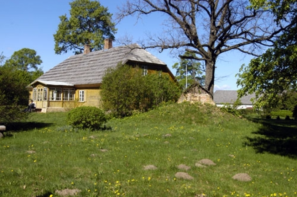 Ceraukstes paagsta «Lejeniekos» ziedošs pavasaris.
Autors: no «Bauskas Dzīves» arhīva