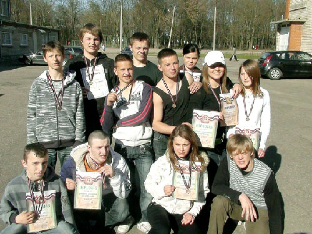 Bauskas rajona Bērnu un jaunatnes sporta skolas brīvās cīņas nodaļas audzēkņi pierādīja, ka viņi Latvijā ir pārliecinoši līderi kadetu grupā.
Autors: No albuma.