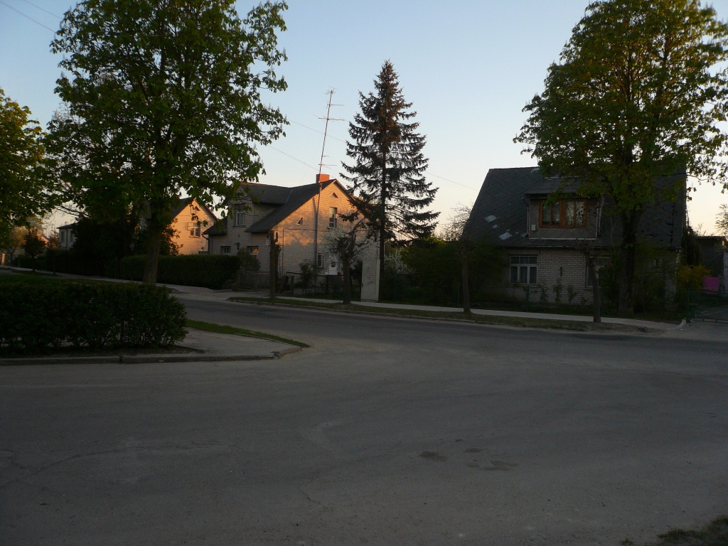 Kareivju un Parka ielas krustojums Bauskā, kur svētdienas rītā notriekts gājējs.
Autors: R. Matīsa