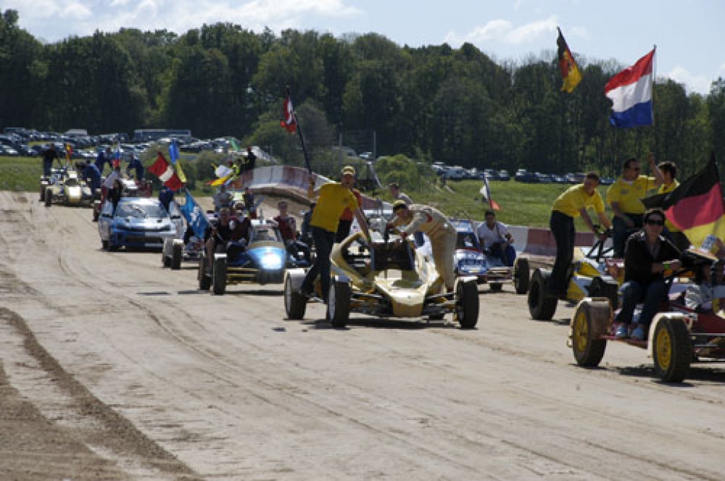 Aizraujošas autosacīkstes norisinājās Mūsas trasē 23. un 24. maijā. Gada lielākais autosporta notikums Baltijā – Eiropas čempionāta autokrosā trešais posms. Pieteikts rekordliels dalībnieku skaits – 77 sportisti no 16 valstīm. Sacīkstes un...