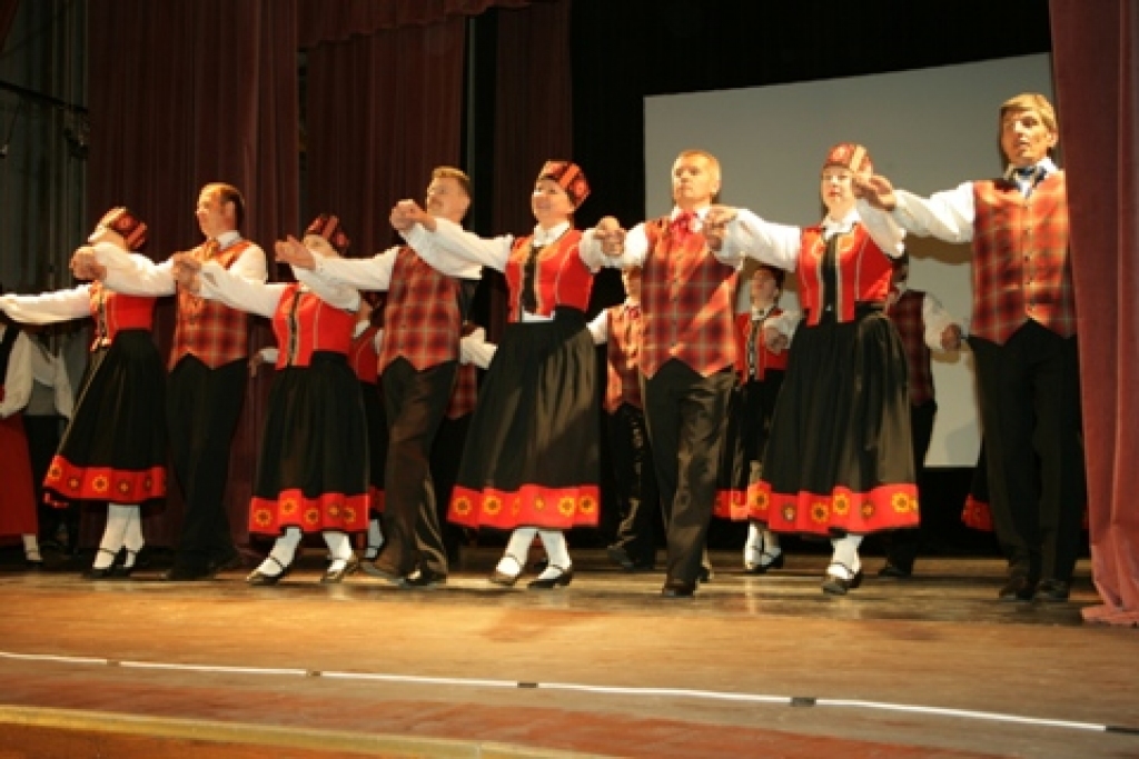 Piecus Latvijas Eiropas Savienībā nodzīvotos gadus 1. maijā Bauskas tautas namā ieskandināja Skaistkalnes pūtēju orķestris Jāņa Kalniņa vadībā, deju kopas «Biguļi», «Mēmele», «Jandāls», kā arī senioru kora «Sarma» dziedātāji.