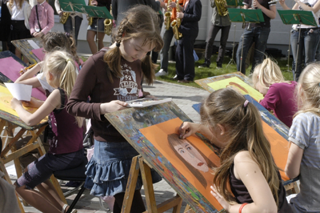 Bauskas Mākslas un Mūzikas skola 30. aprīlī piedalījās Latvijas profesionālās ievirzes skolu kopīgā akcijā ''Iestādi ideju!''. Vienlaikus tā notika 161 izglītības iestādē. Vienotības kampaņa bija veids, kā pievērst sabiedrības uzmanību...