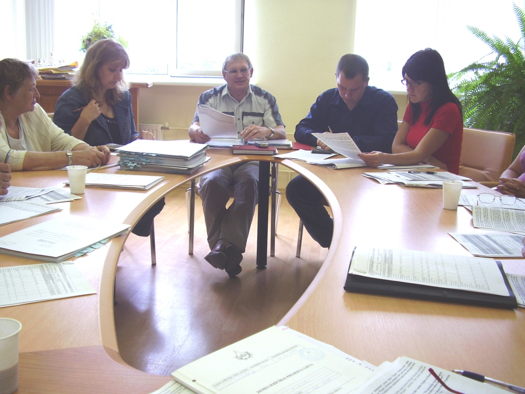 Ap šo galdu Rundālē 1. jūlijā būs jāsasēžas jaunā novada 13deputātiem.
Autors: no «Bauskas Dzīves» arhīva.