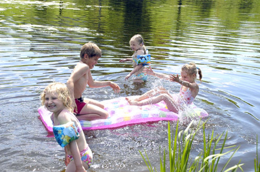 Nu ir īstais laiks ūdenspriekiem arī Bauskas apkaimes upēs.
Autors: no «Bauskas Dzīves» arhīva.