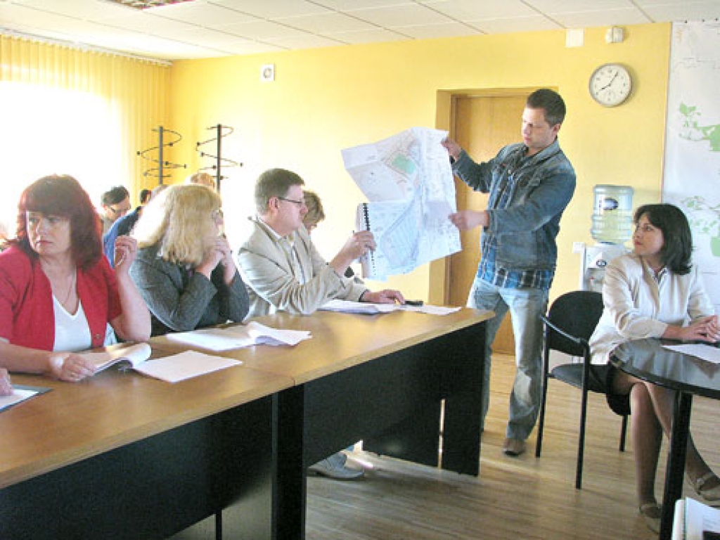 Jau esošā – Iecavas novada – pašvaldība intensīvi strādā, veidojot jaunu budžetu. Attēlā - viena no Iecavas novada Domes komiteju sēdēm
Autors: no «Bauskas Dzīves» arhīva.