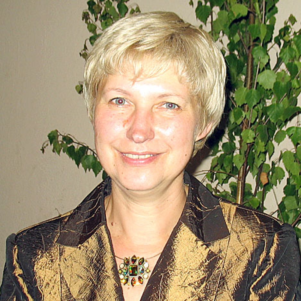 Kurmenes kluba vadītāja Sarmīte Ķīse Pēterdienas vakarā aicina satikties visus novadniekus. 
Autors: no «Bauskas Dzīves» arhīva