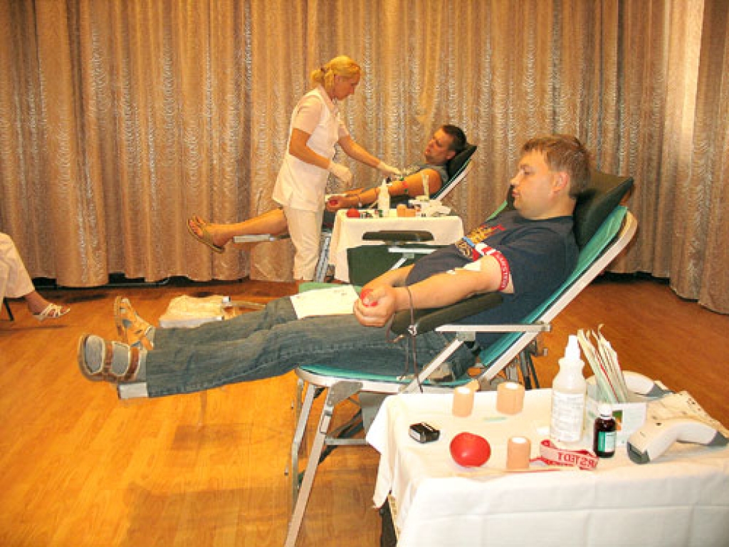 Asinis no baušķenieka Gundara (tuvplānā) un Alekseja ņem medmāsa Vera Suhanova.
Autors: Juris Iļņickis