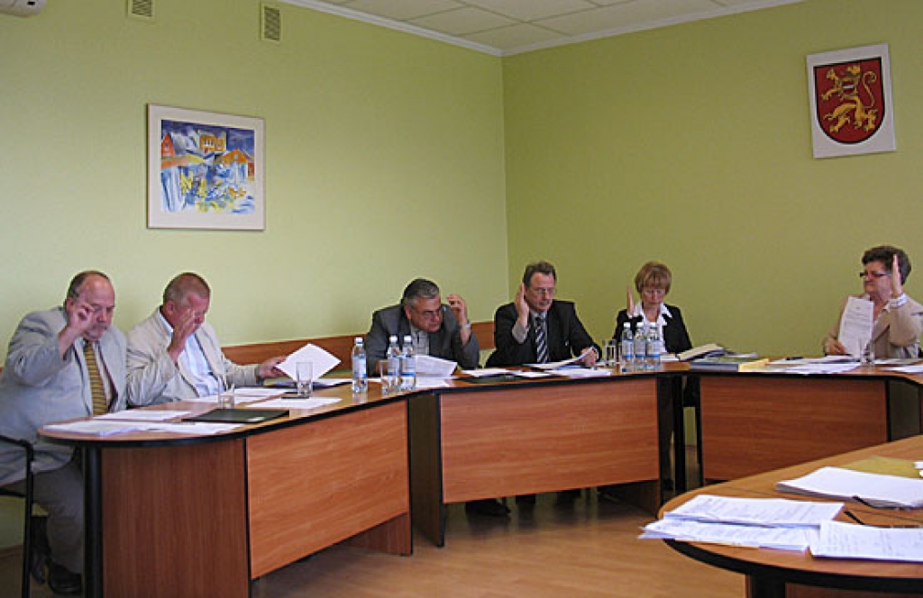 Vēsturisks brīdis – tiek pieņemts viens no pēdējiem Bauskas pilsētas Domes lēmumiem.
Autors: Vilnis Auzāns