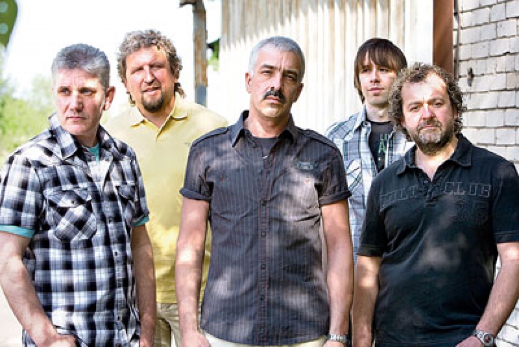 Jaukas noskaņas sniegs šlāgergrupa «Sestā jūdze».