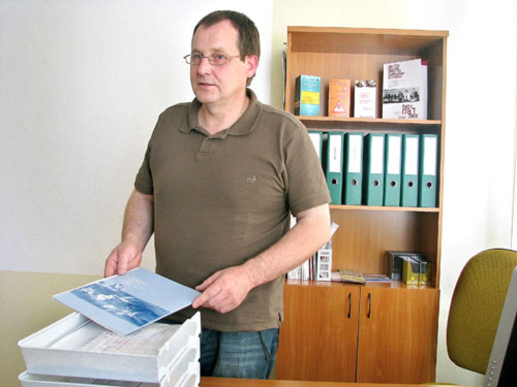 Dainis Zvejnieks, pašvaldību informācijas tehnoloģiju kompetences centra galvenais speciālists, teic, ka centra telpās notiek arī rajona audzēkņu olimpiādes informātikā.
Autors: Juris Iļņickis