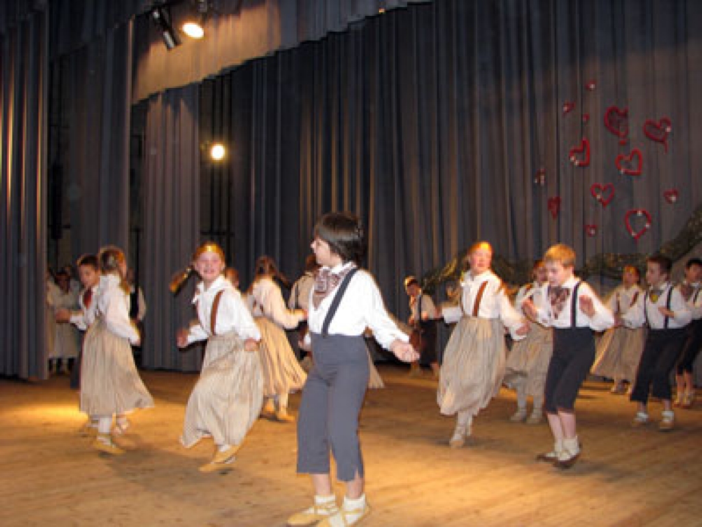 Vecsaules pamatskolas dejotāji.
Autors: no «Bauskas Dzīves» arhīva