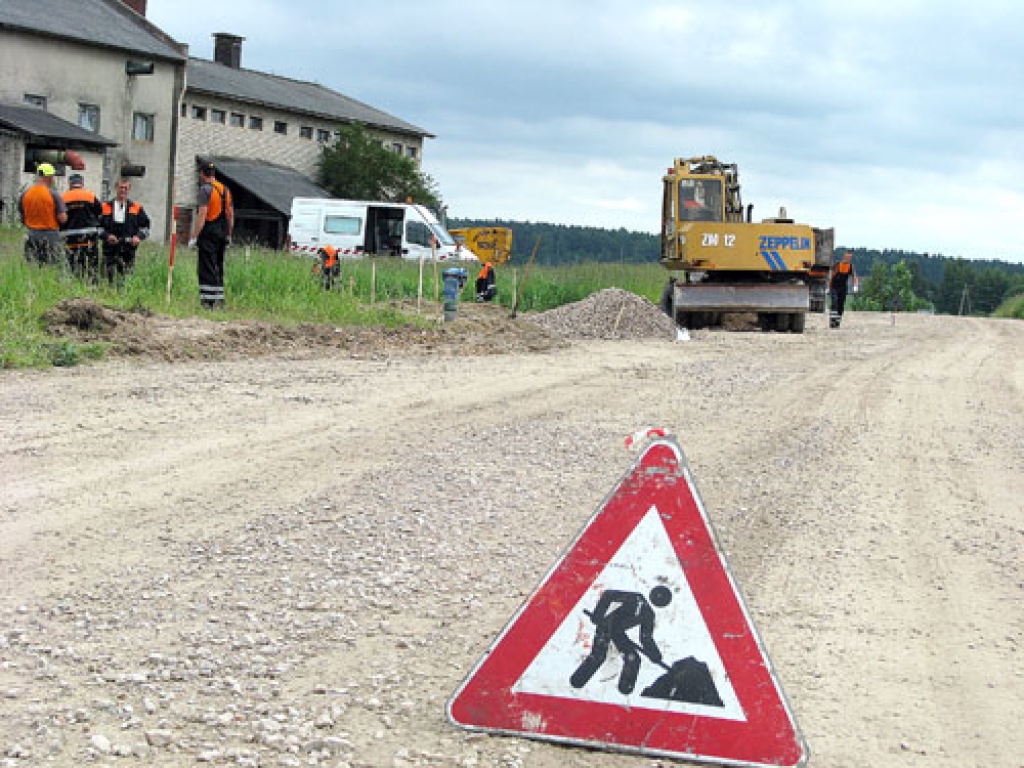 Rit ceļa remonts Ozolainē. Vispirms tiek veikti priekšdarbi.
Autors: Juris Iļņickis