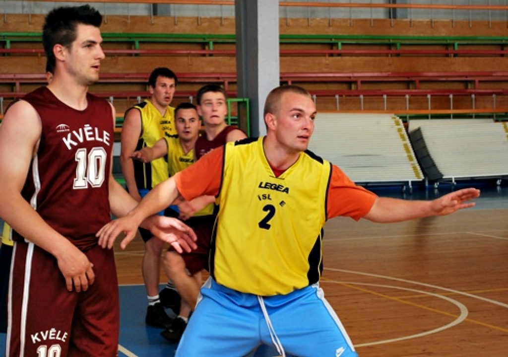 Pieaugušo konkurencē Bauskā Ginesa rekordam palīdzēja tapt «Bauskas zelta lauvas» un Īslīces pagasta basketbolisti.
Autors: Uldis Varnevičs