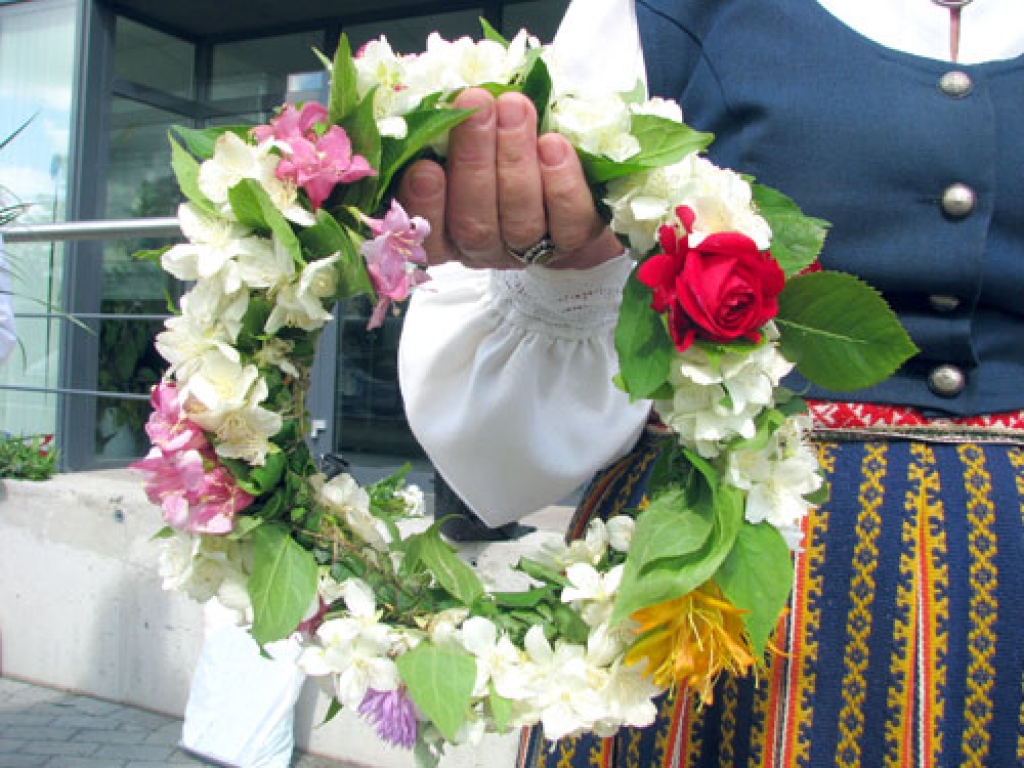 Codē 20. jūnijā Jāņus ielīgoja folkloras kopas «Dreņģeri», jauktā kora un jauniešu deju kopas dalībnieki.