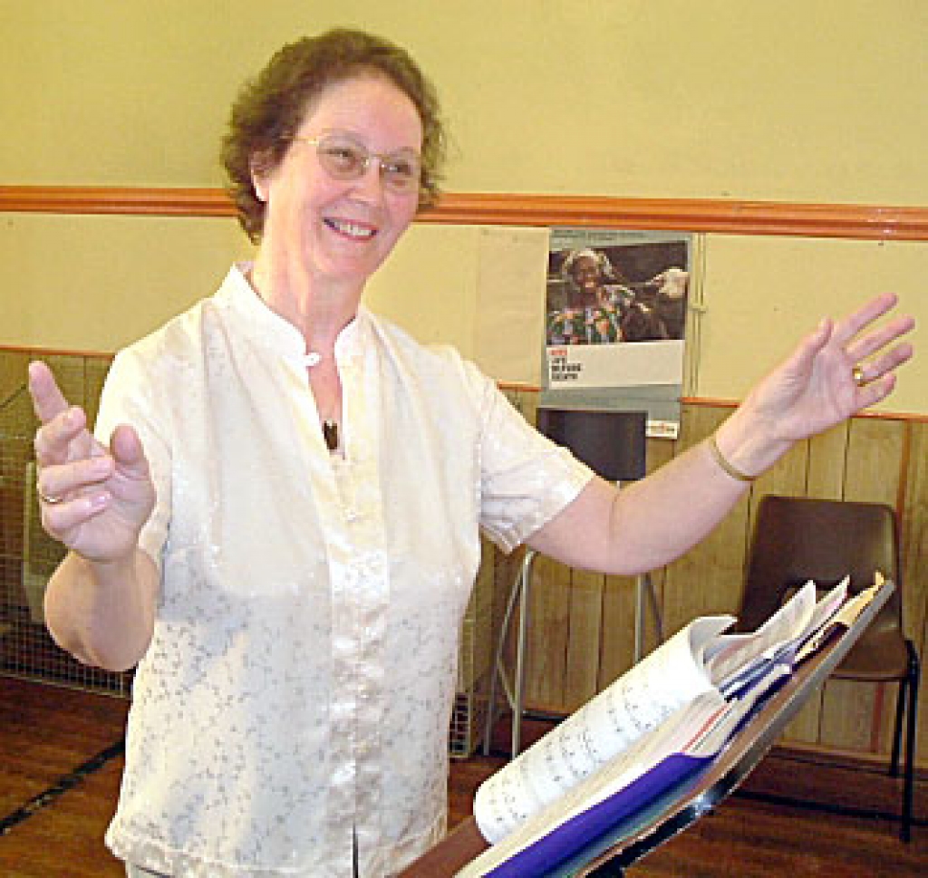 Kora «Con Brio» diriģente Šerlija Smita.
Autors: www.conbriovoices.org.uk