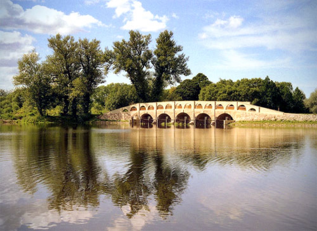 Pakrojas simbols, kas atainots arī pilsētas ģerbonī, ir vēsturiskais tilts.
Autors: no www. panorania.com