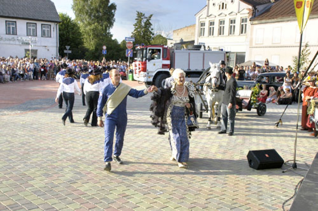 Rātslaukumā sākas Bauskas 400 gadu jubilejas teatralizētais uzvedums.
Autors: Ivars Bogdanovs
