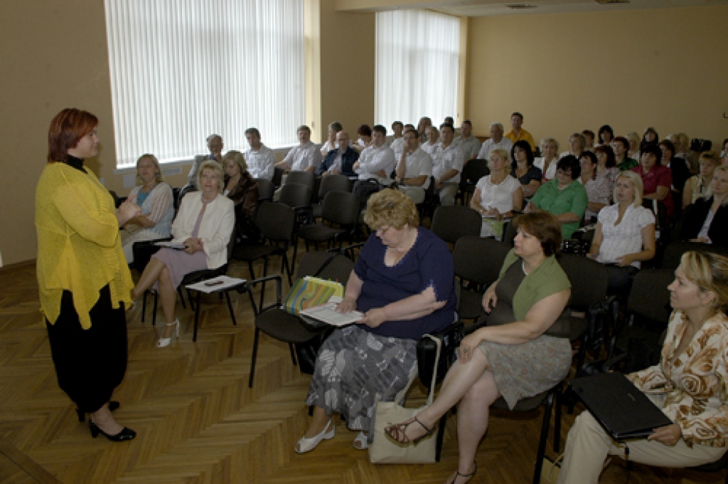 Auditorija ar pastiprinātu interesi klausās IZM valsts sekretāra vietnieces Kristīnes Vāgneres (no kreisās) ziņojumu.
Autors: Ivars Bogdanovs