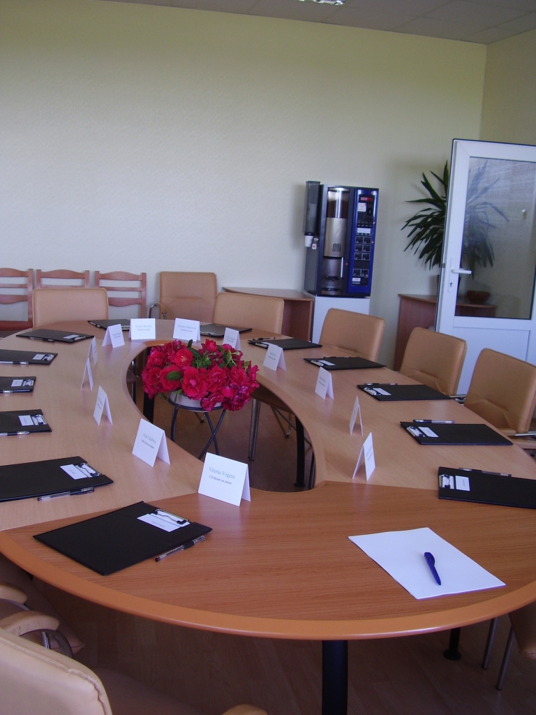 Šonedēļ Rundālē pie šī galda sāks strādāt deputāti pastāvīgās komitejās.
Autors: Inga Muižniece