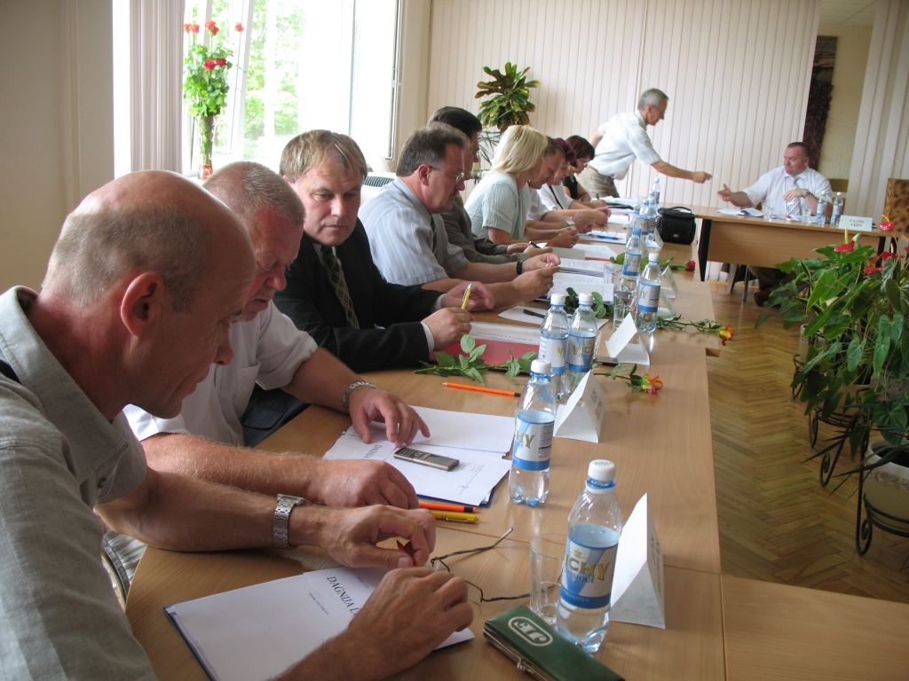 Deputātiem aktuālākais pašlaik ir darbs Bauskas novada un Bauskas novada administrācijas nolikumu izveidē, kā arī lemšana par pagastu un pilsētas pārvalžu vadītāju kandidatūrām.
Autors: no «Bauskas Dzīves» arhīva.