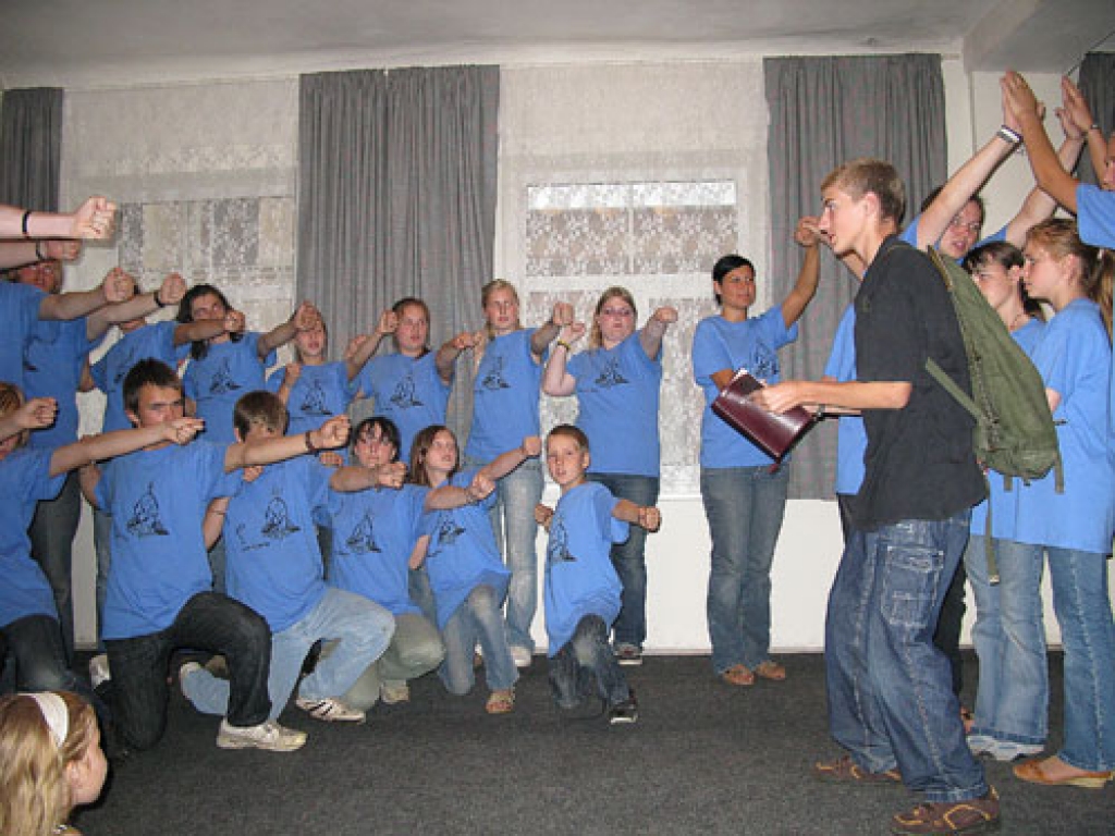 Grobiņas baptistu draudzes jauniešu muzikālajā izrādē «Svētceļnieks» galvenais varonis sastapās ar vairākiem šķēršļiem savā ceļā. Jauno aktieru darbība bija patiesa un artistiska.
Autors: no albuma