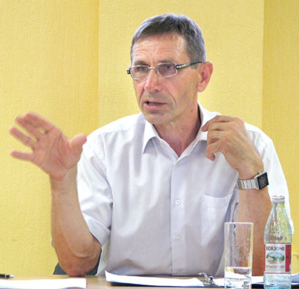 Vecumnieku novada Domes priekšsēdētāja Riharda Melgaiļa mēnešalga ir noteikta 1400 latu apmērā pirms nodokļu nomaksas.
Autors: no «Bauskas Dzīves» arhīva.