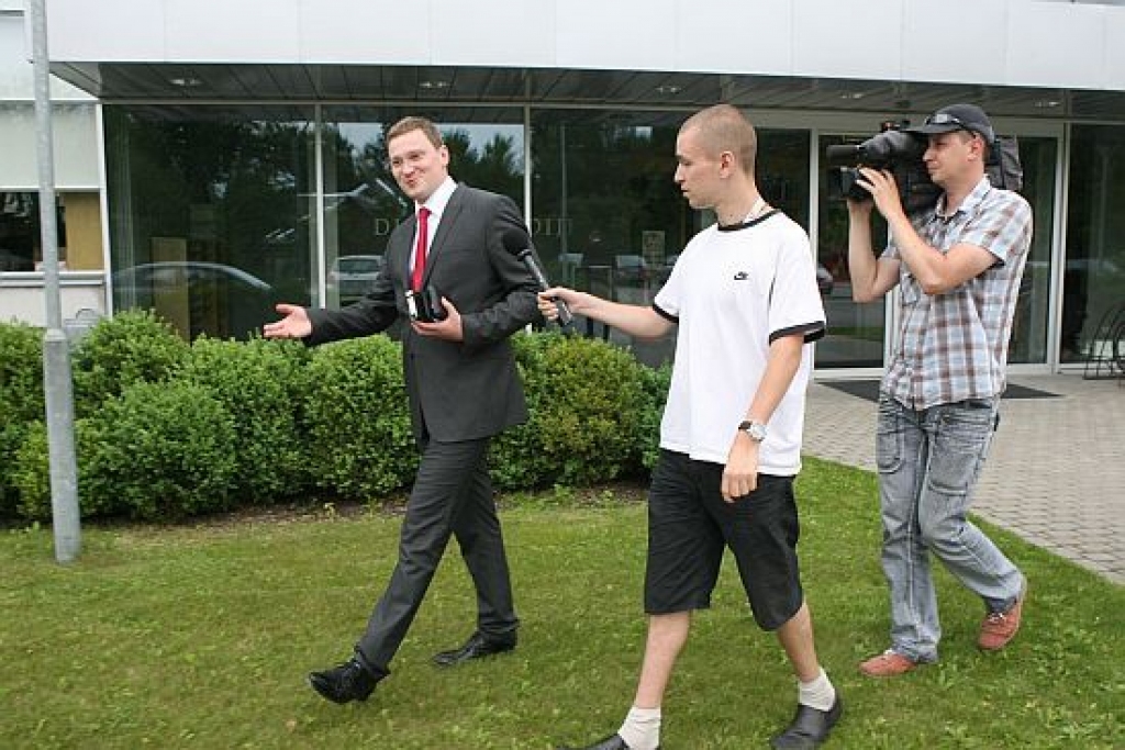 «Dienas» un «Dienas Biznesa» jaunais īpašnieks Aleksandrs Tralmaks tiek intervēts pie «Dienas».
Autors: no www.diena.lv