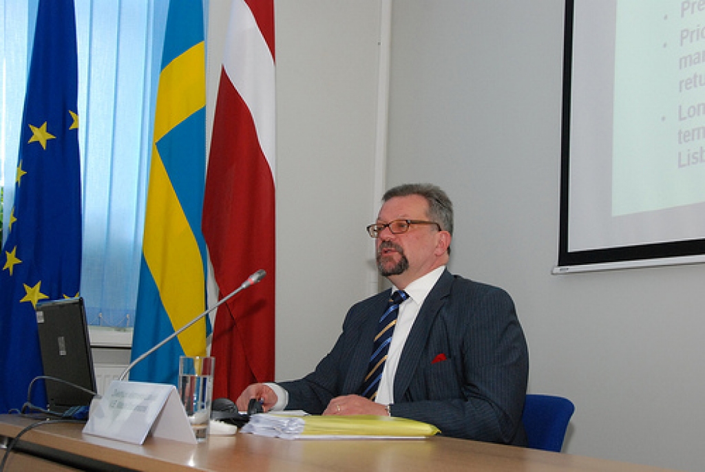  Zviedrijas vēstnieks Latvijā Viņa Ekselence Matss Stafansons iepazīstina ar Zviedrijas ES prezidentūras prioritātēm.
Autors: no Valsts kancelejas 