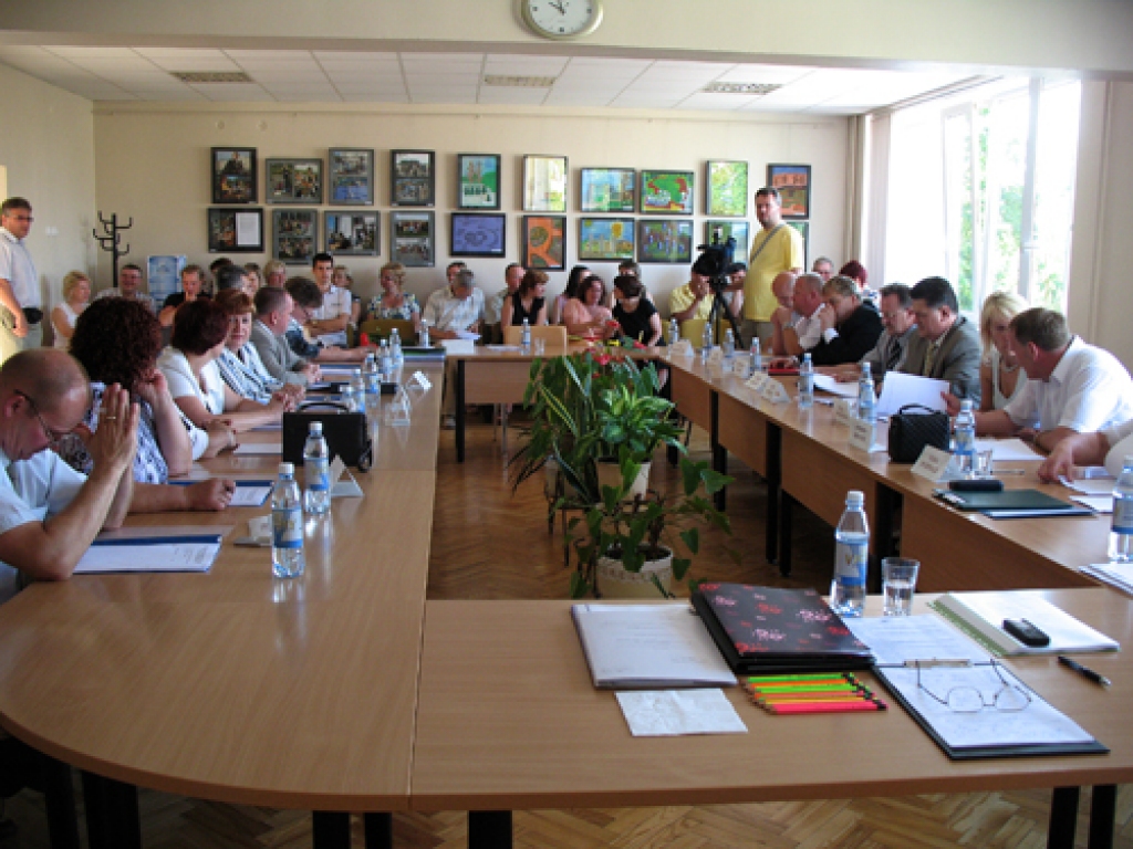 Bauskas novada Domes pirmā sēde notika Bauskas rajona Padomes zālē. Interesentu vidū galvenokārt bija Bauskas Domē un rajona Padomē strādājošie. 
Autors: Vilnis Auzāns