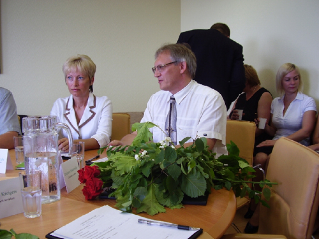 Rundāles novada Domes priekšsēdētājs Aivars Okmanis un deputāte no Svitenes Sandra Paegle.
Autors: Inga Muižniece