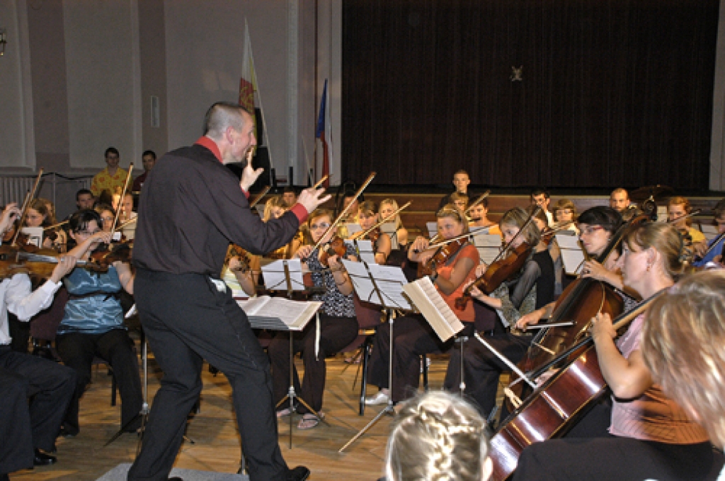 Bauskas tautas namā muzicē Čehijas jauniešu simfoniskais orķestris «Novomestsky Orchestr».
Autors: Ivars Bogdanovs