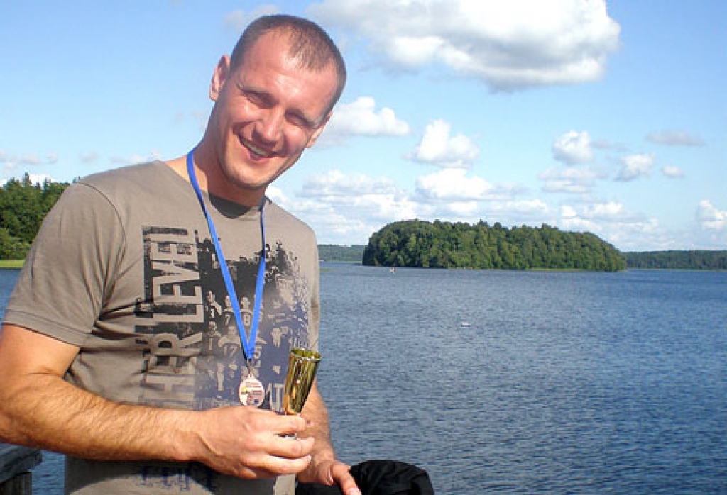 Baušķeniekam Ingum Panteļejevam pēc distances beigšanas gabals līdz nepilnu kilometru attālajai salai vairs nešķiet nepārvarams. 