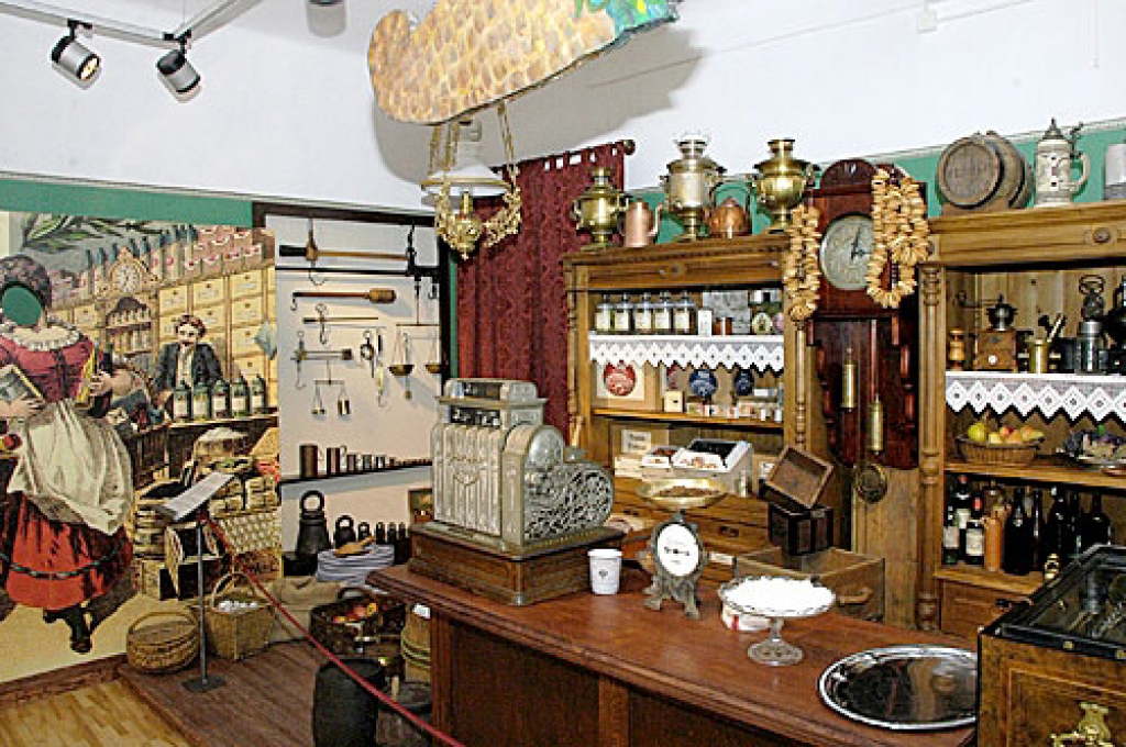 Viena no ekspozīcijas «Bauska laikā un cilvēki Bauskā 20. gadsimtā» zālēm Bauskas novadpētniecības un mākslas muzejā. 