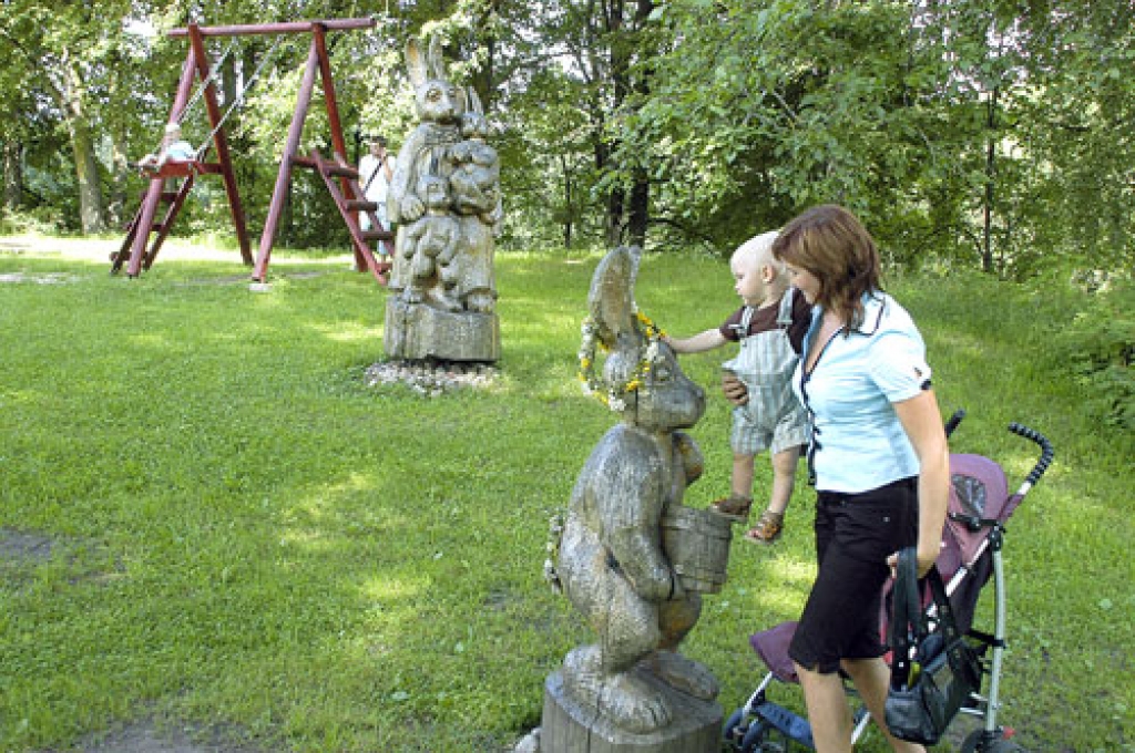 «Lejenieki» ir iecienīta ģimeņu atpūtas vieta. To izmanto arī Līga Gabrāne un viņas mazdēliņš Justs.