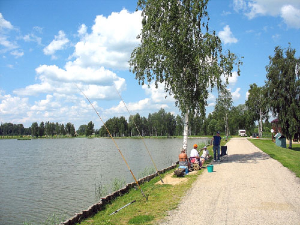 «Te tiešām ir īsta paradīze makšķerniekiem,» atzīst atpūtas bāzē «Makšķernieku paradīze» sastaptie ļaudis.
