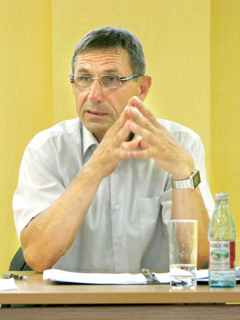 Aizklāti balsojot, par Vecumnieku novada priekšsēdētāju ievēlēts Rihards Melgailis. 