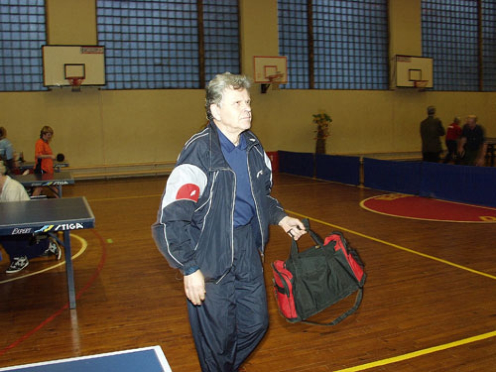 Aivars Kamols no Rundāles uzvarēja galda tenisa sacīkstēs Madonā. 