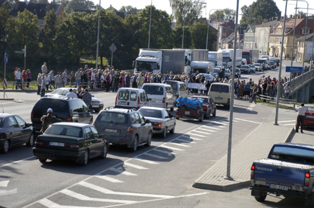 Protestētāji uz M''emeles tilta bloķē satiksmi.
Autors: Ivars Bogdanovs