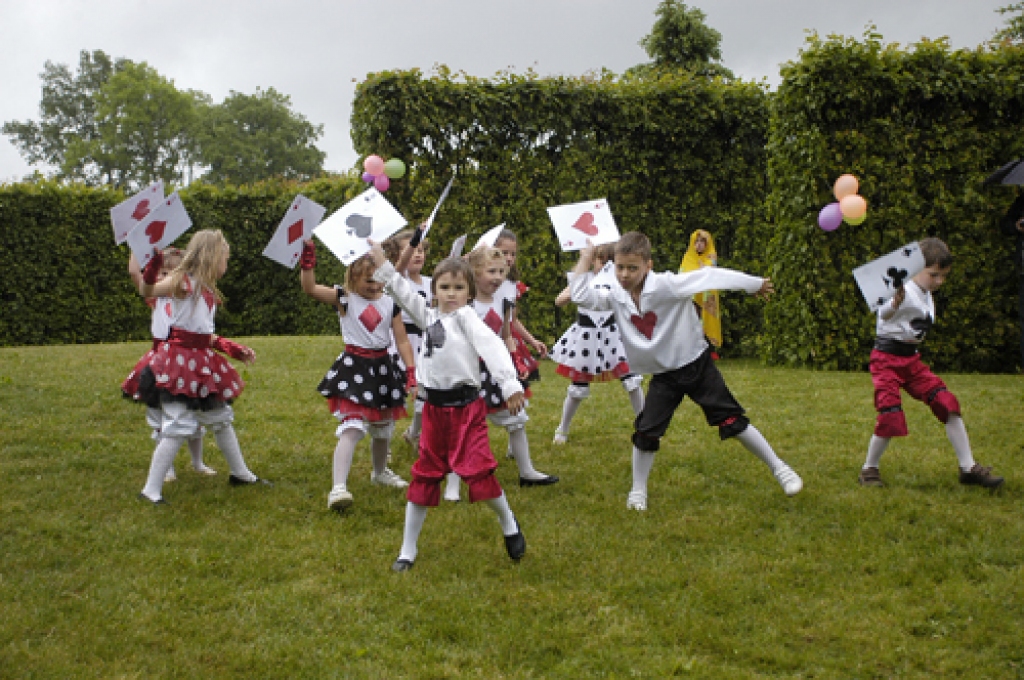 Viena no kultūras tradīcijām Rundālē ir Bērnu svētki, ko daudzus gadus jau rīko Lilita Lauskiniece. Tie parasti notiek pie Rundāles pils, šovasar – pils parka Zaļajā teātrī.
Autors: no «Bauskas Dzīves» arhīva.